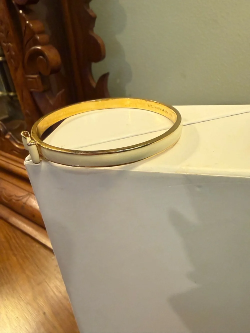 Kate Spade New York Take A Bow Bangle Bracelet Gold White Enamel - Picture 6 of 6